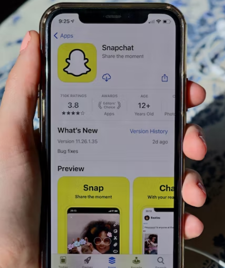 why-is-there-a-lock-symbol-on-snapchat-types-of-stories-and-privacy